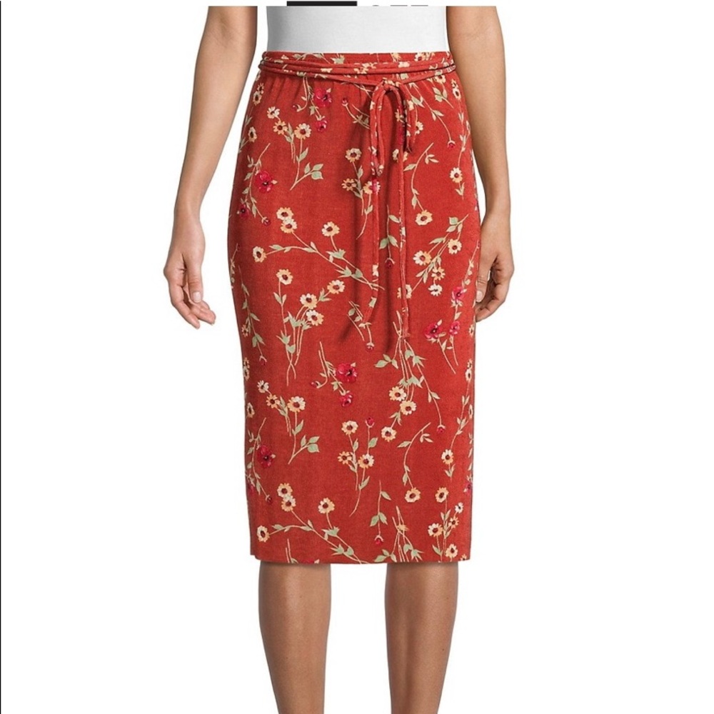 Danielle Bernstein
Floral Belted Skirt